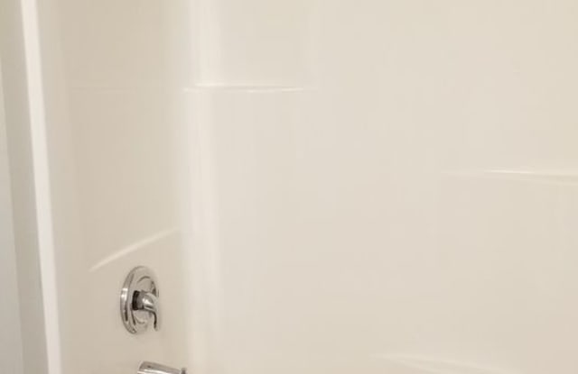 Clark/Fulton Area Single Family Home - 3 BR/1 BATH Gallery 1