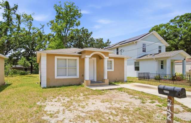 MOVE IN SPECIAL! Charming 3 bedroom home. Gallery 3