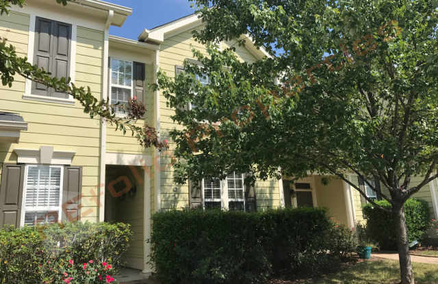 Beautiful 2 Bedroom, 2.5 Bathroom Townhouse in the Twin Lakes Subdivision in Cary! Available Now! photos photos