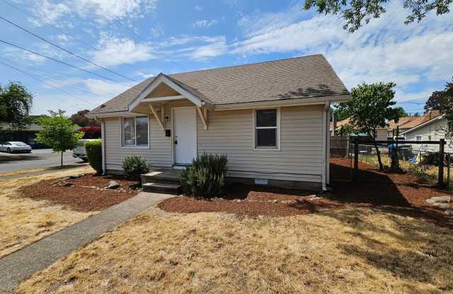 UPDATED FLOORING! Two Bedroom Corner Lot SE Salem Home - 499 17th St photos photos