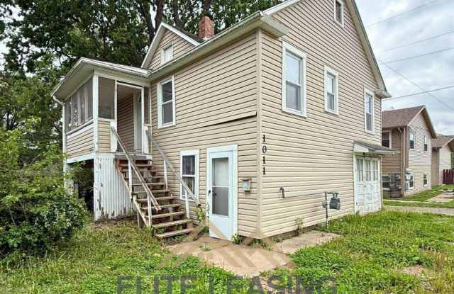 1011 SW Douthitt – 1 Bedroom, 1 Bath Apartment photos photos