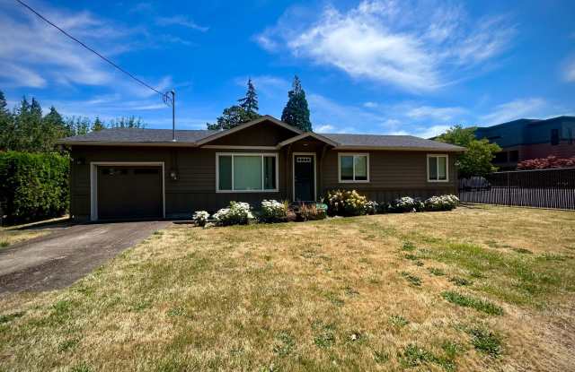 Three Bedroom Home (NE Salem)- W/D Hookup & Fenced Backyard photos photos Three Bedroom Home (NE Salem)- W/D Hookup & Fenced Backyard photos photos