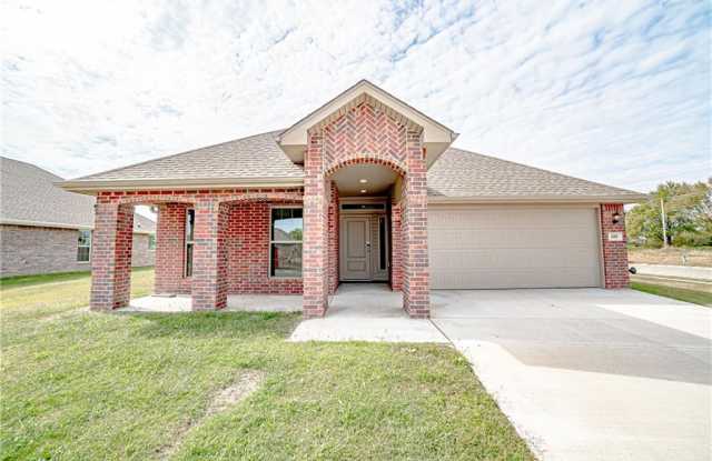 105 Pin Oak  ST - 105 Pin Oak St, Gentry, AR 72734