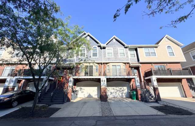 NOW SHOWING: 3 Bedroom/2.5 Bathroom Townhome located at 1471 Autumn Oak St. in Greenwood, IN. photos photos