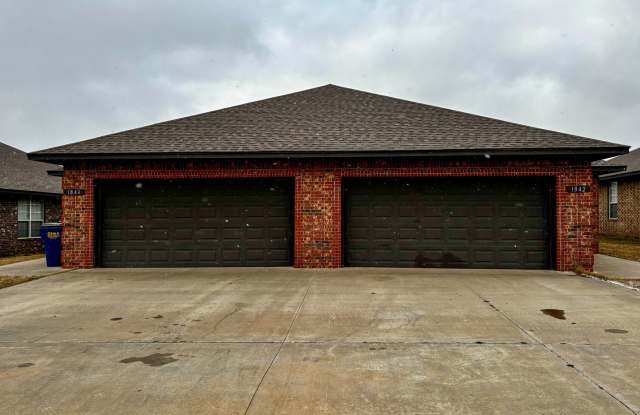 3br 2ba duplex with 2 car garage!! - 1842 Post Oak Road, El Reno, OK 73036