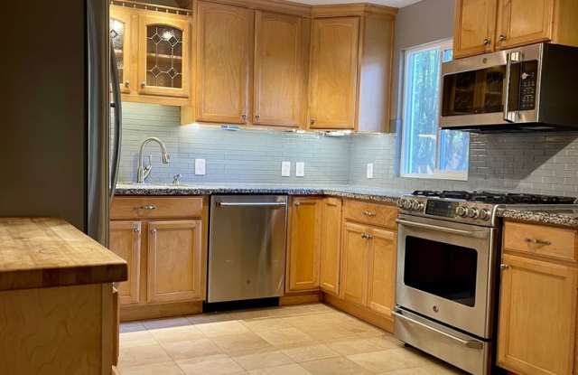 Large home in great West Slope location! - 7840 Southwest West Slope Drive, Beaverton, OR 97225