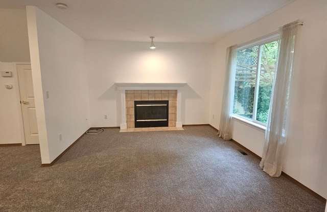Beautiful CK School District Home Backing to Greenbelt – Pets Negotiable! Gallery 3