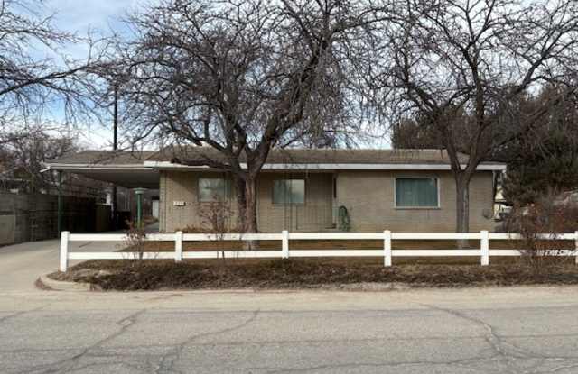 Single-family Home with 2 bedrooms and an office. photos photos