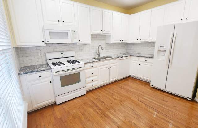 6037 Riddle Walk Gallery 4
