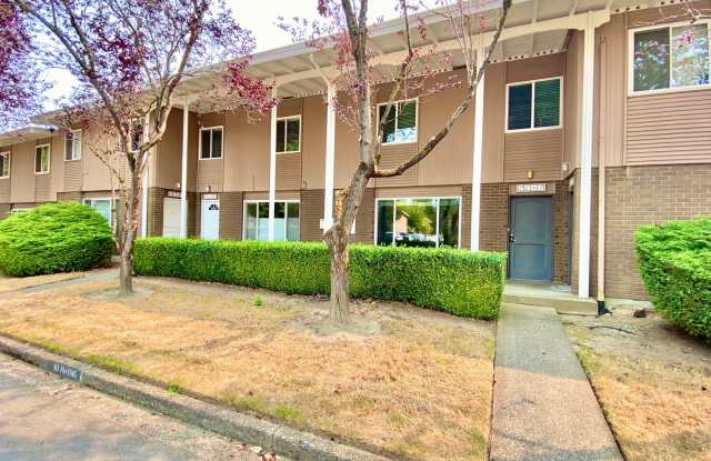 Charming Townhome in Bellevue's Newport Hills Community photos photos Charming Townhome in Bellevue's Newport Hills Community photos photos