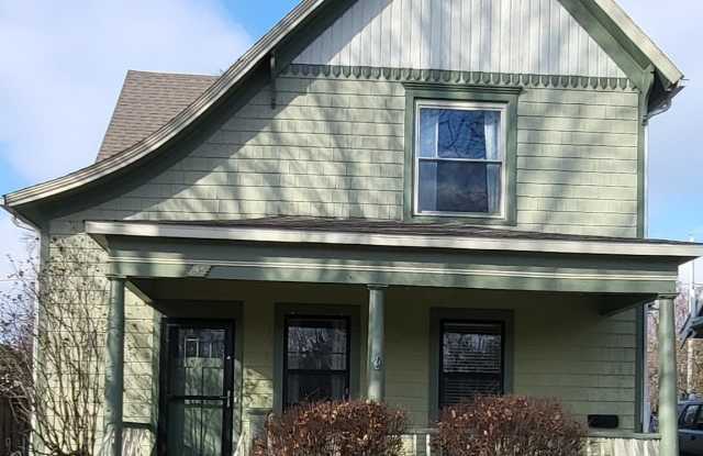 915 Edgewater Avenue - 2 photos photos