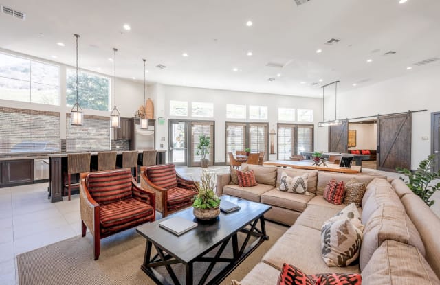 Sendero Gateway Apartment Homes Gallery 3