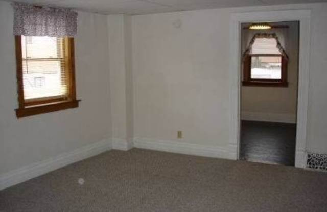 421 Crawford Ct Gallery 3