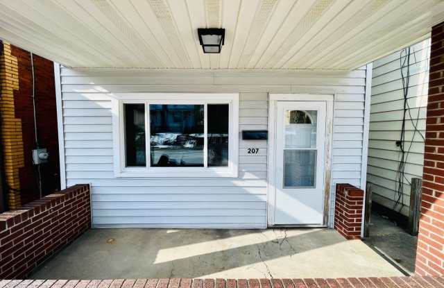 Newley Updated Home Minutes From The Waterfront! photos photos