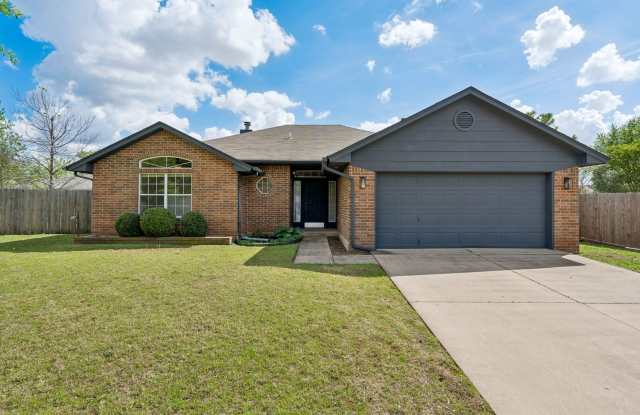 Charming three bed two bath in East Norman photos photos