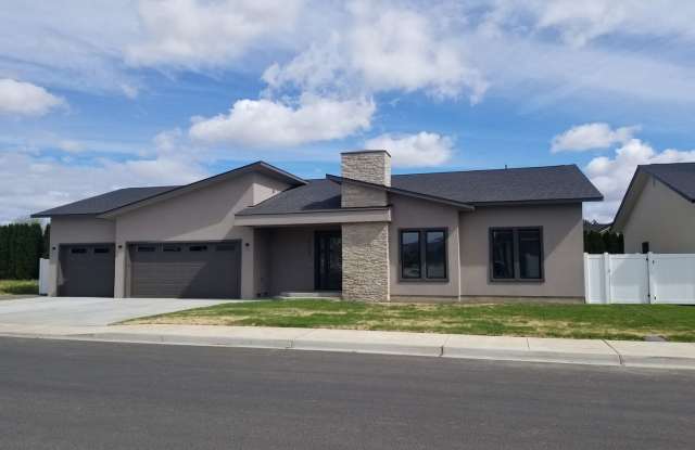 Occupied, do not disturb tenants. West Valley 3 bedroom 3 Car Garage Custom Built photos photos