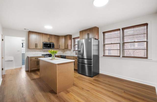 2531 W Lunt Ave photos photos