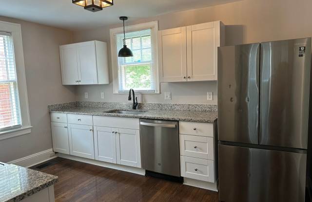 Three bedroom, three bath house in West End! photos photos