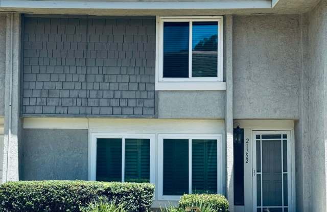 Move-in ready 3bedroom home located in the desirable Lakeside Park community of Lake Forest - 21752 Lake Vista Drive, Lake Forest, CA 92630