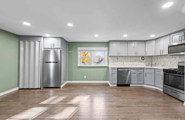 205 E John Street photos photos 205 E John Street photos photos