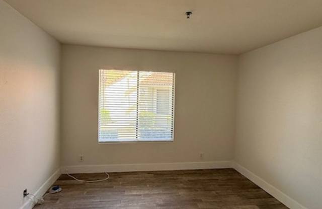 Condo in Gated Palm Lake Gallery 4