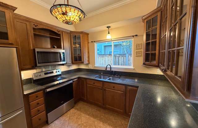 2-Bedroom Corner Townhome in Stonegate Woods, Davis Gallery 1