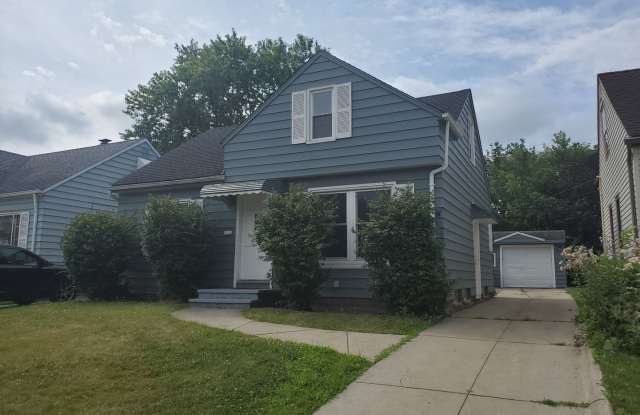 Charming 2-Bedroom Single Family Property in Prime Location photos photos