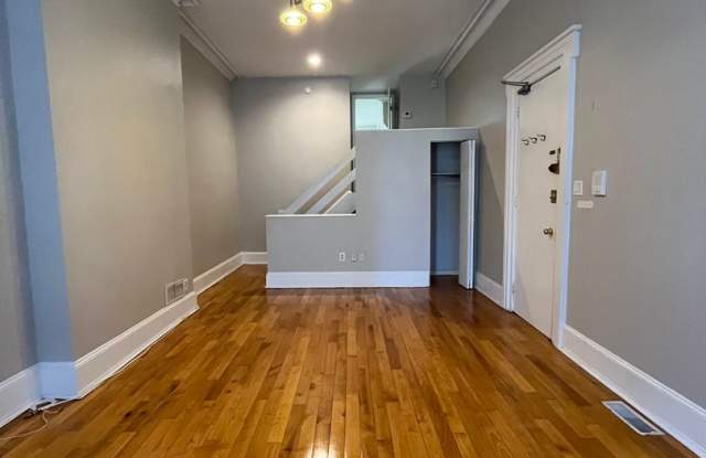 Fairmount Two Bedroom Apartment with Parking! - 1828 Green Street, Philadelphia, PA 19130