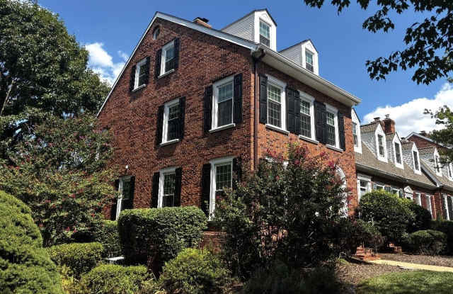 25 COMMANDERS Drive Gallery 1