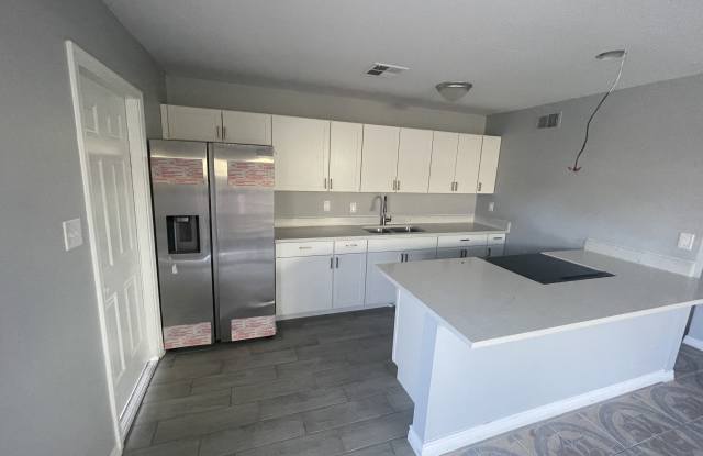 4102 W Rose Ln Gallery 4