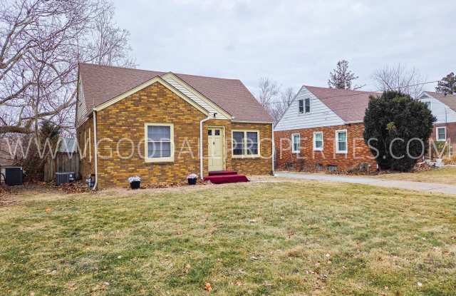 3 bedroom brick home in the Waveland park area - 1316 57th Place, Des Moines, IA 50311