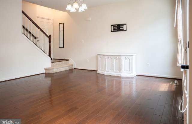 42243 CANARY GRASS Square Gallery 4