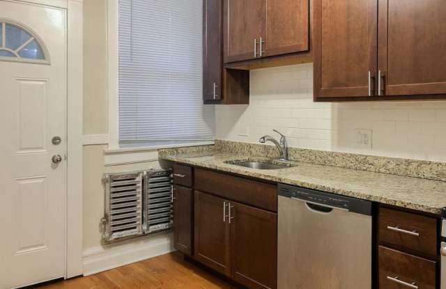 1607 West Berteau photos photos