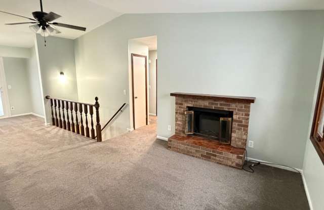 Rockford Schools! 4-Bedroom Duplex - 6670 Pleasantview Street Northeast, Kent County, MI 49341