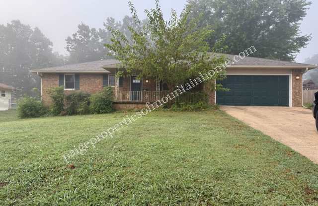 3 Bedroom | 2 Bathroom | Attached 2-Car Garage Gallery 1