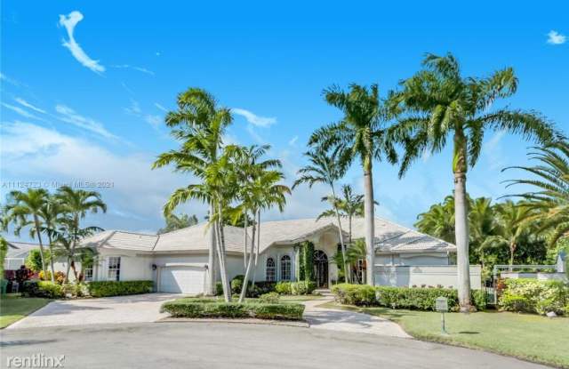 10885 SW 135th Ter Gallery 2