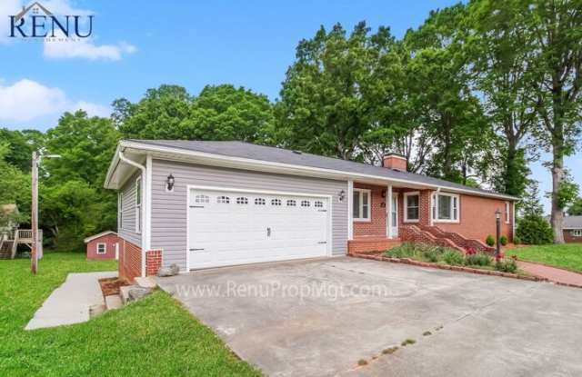 122 Lorraine Drive - 122 Lorraine Drive, Winston-Salem, NC 27107