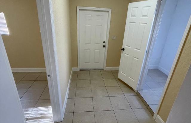 4/2 Home for rent, all tile floor, granite counter tops, new cabinetry, central ac. Gallery 4