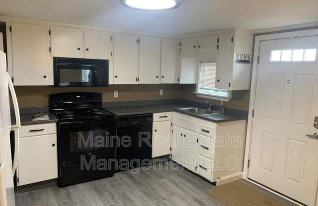 11 Stillwater Ave. - 11 Stillwater Avenue, Orono, ME 04473