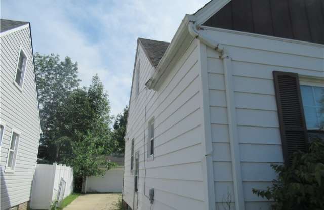 5203 Maplecrest Avenue Gallery 2