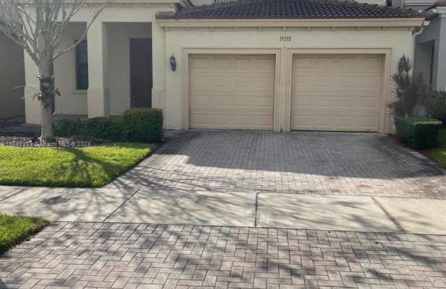 19252 NE 9th Pl - 19252 Northeast 9th Place, Ives Estates, FL 33179