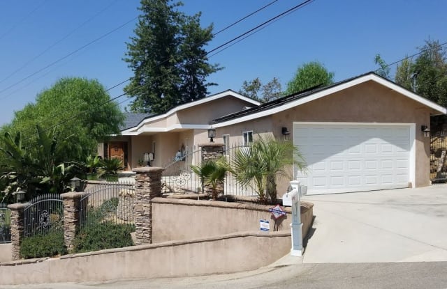 9918 3/8 Sunland Blvd - 9918 3/8 Sunland Blvd, Los Angeles, CA 91040