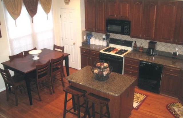 25557 GWYNNETH SQUARE Gallery 4