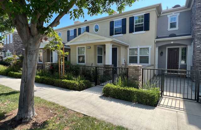 Beautiful 3 Bedroom 2.5 Bathroom Townhome in Tustin photos photos