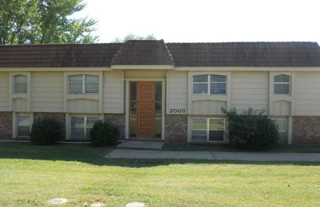 2003 West 27th Street - 2003 West 27th Street, Lawrence, KS 66046