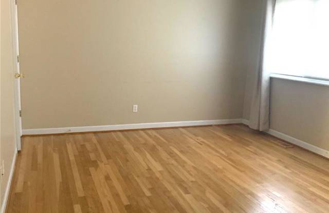 1565 Gerard Park Gallery 2