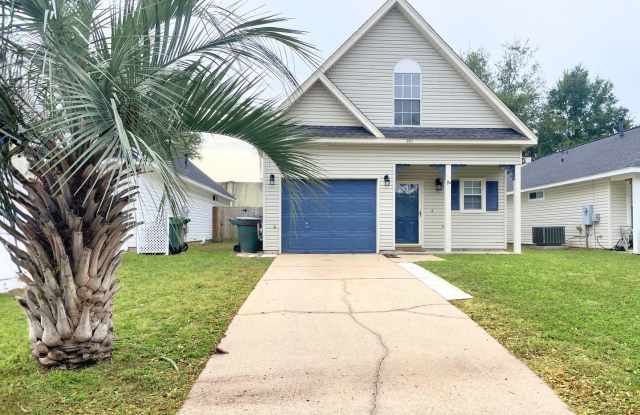 Introducing a Charming Home Retreat Located in the Heart of Pensacola photos photos