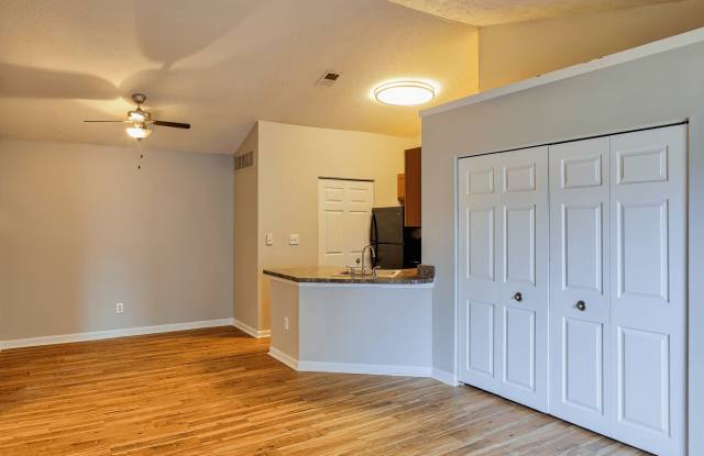 Cross Creek Apartments Gallery 2