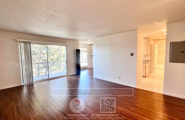 Beautiful large 1 bedroom with Hardwood laminate floors, parking and water view! photos photos