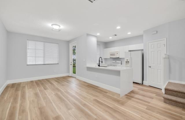 1954 Southwest 60th Avenue - 1 Gallery 3